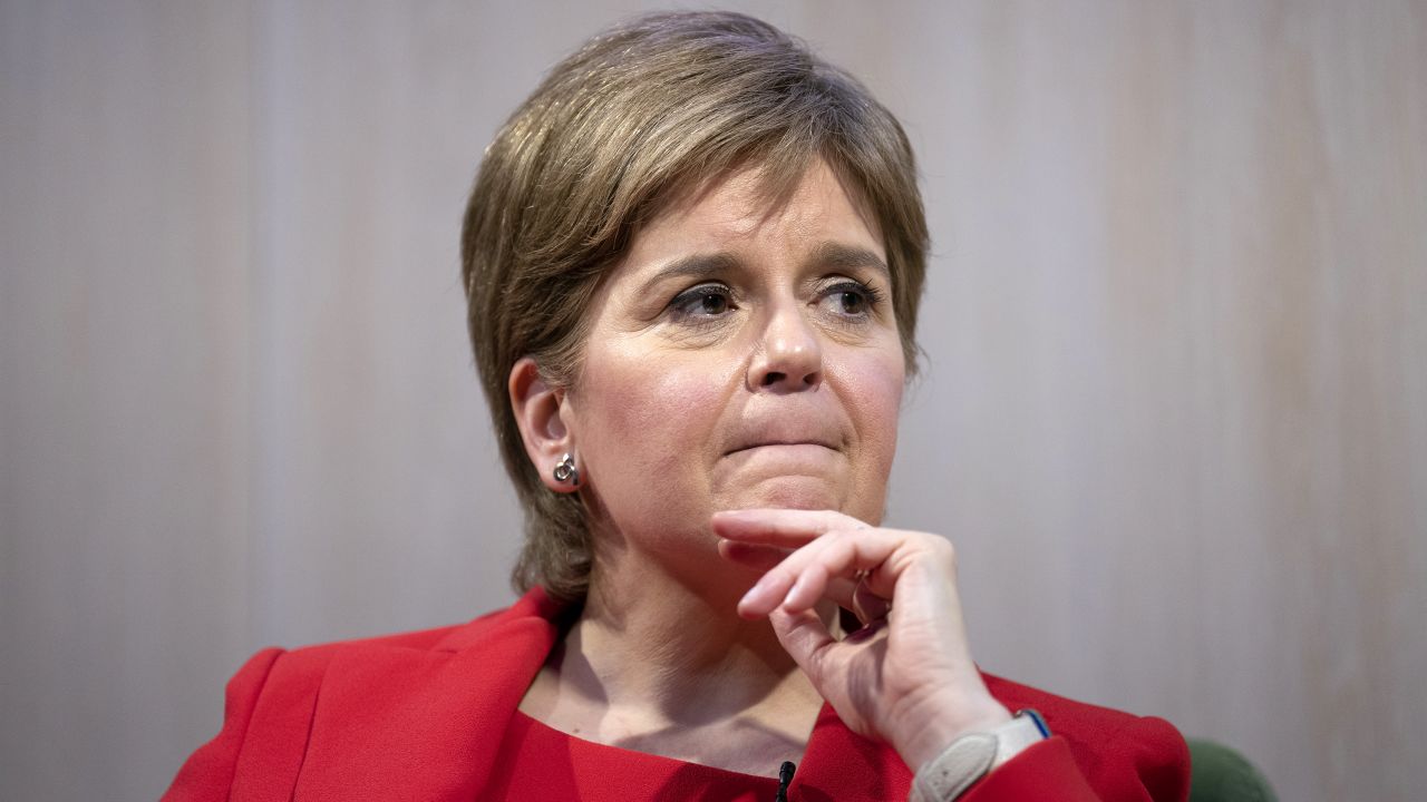 Kepala Pemerintahan Skotlandia Nicola Sturgeon Bersiap-siap Melonggarkan Pembatasan COVID-19