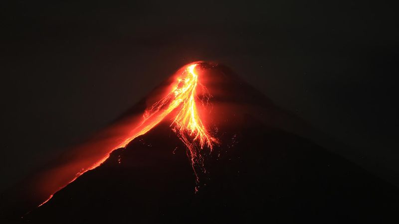 Video: See moment Mount Mayon volcano spews lava | CNN