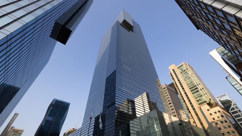 NextImg:Former Samsung executive charged over alleged plans to build copycat chip factory in China | CNN Business