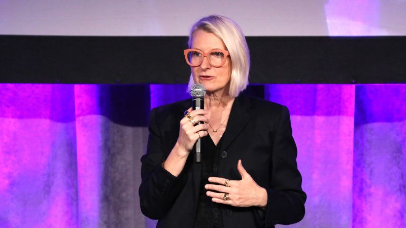 NextImg:'Eat, Pray, Love' author Elizabeth Gilbert halts new book release after backlash over Russian setting | CNN