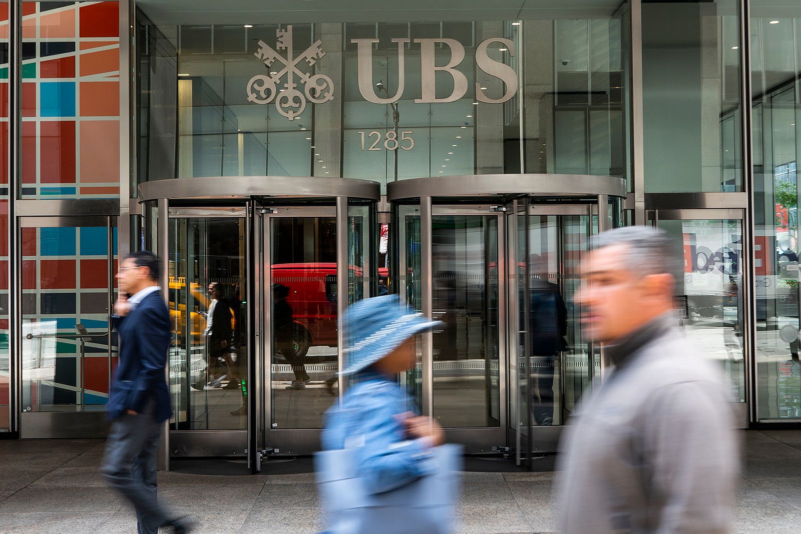 Banqueiros do Credit Suisse lutam para manter empregos no UBS, diz Reuters  – Money Times