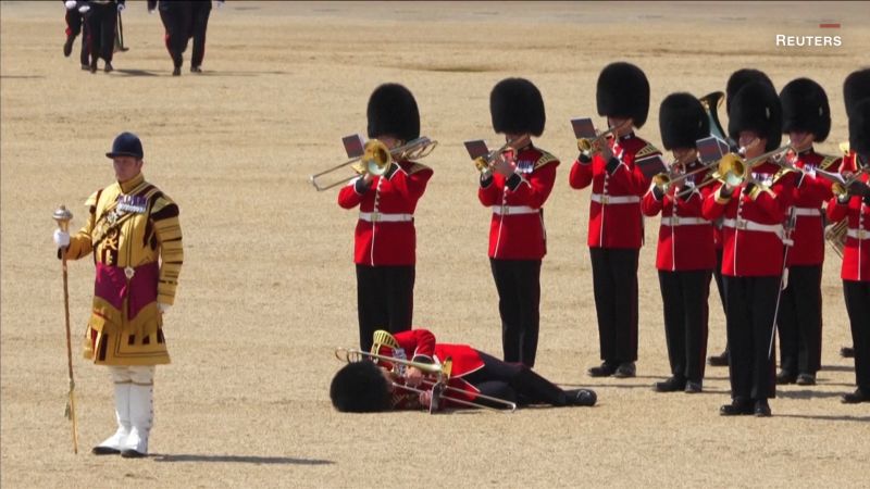 Video: British soldiers faint in heat as Prince Williams reviews parade prep | CNN