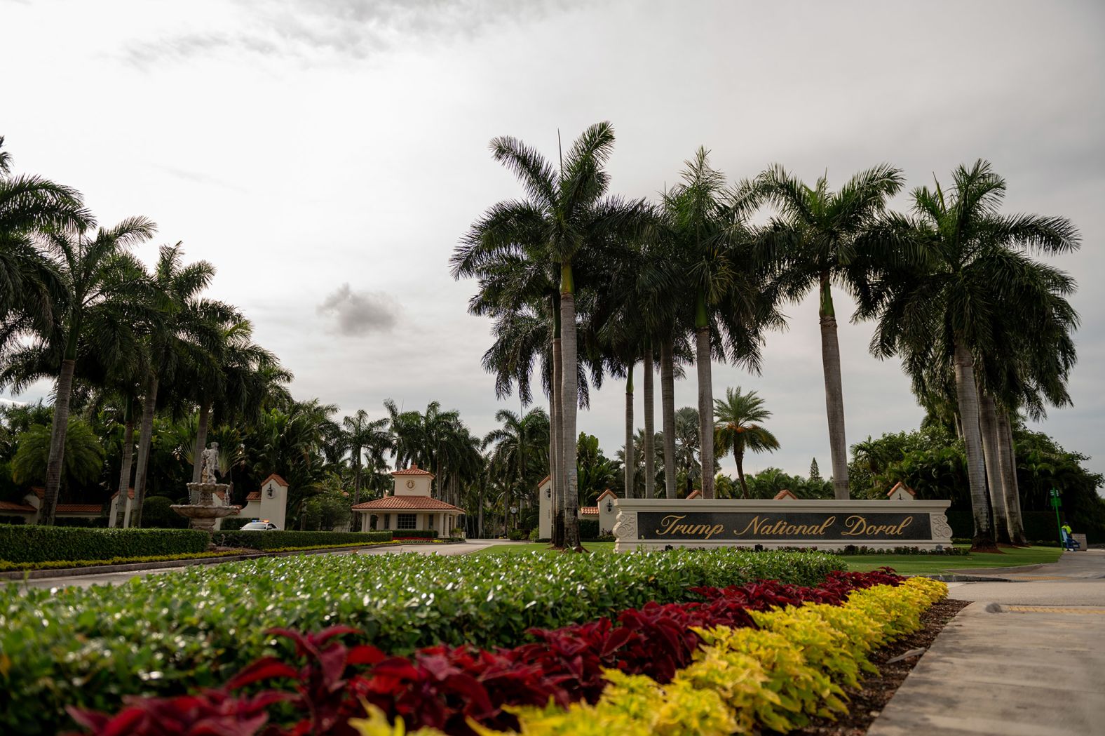 The entrance of Trump's resort in Doral, where he spent the day before his court appearance.