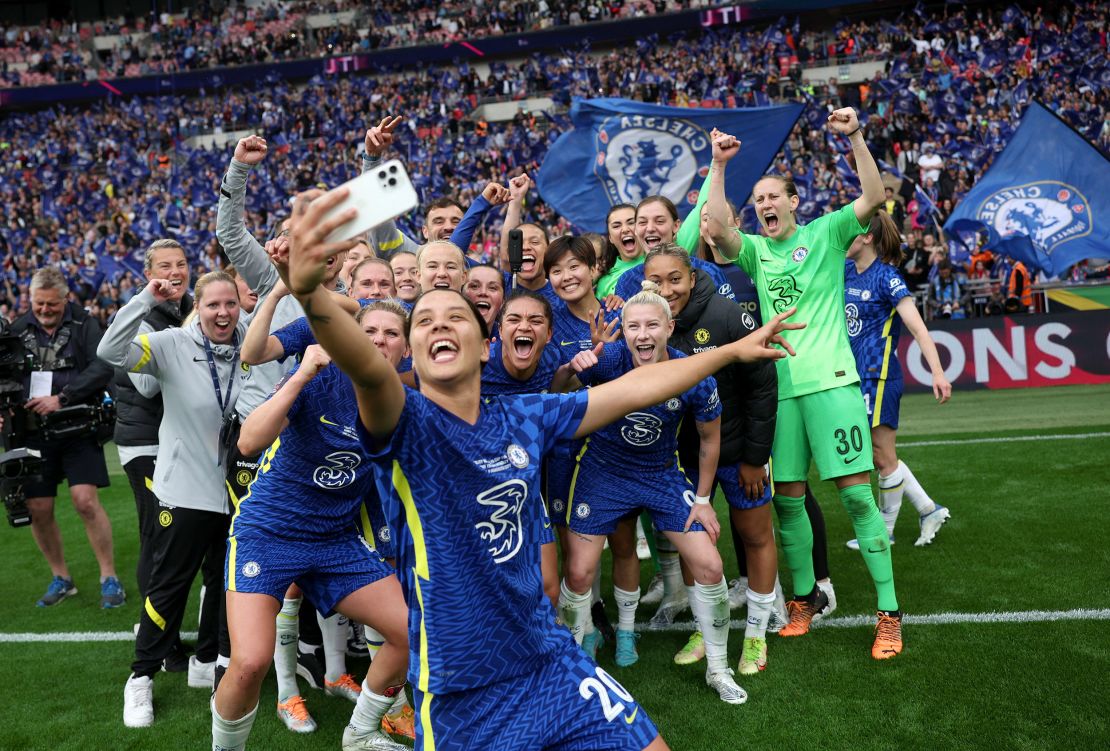 LONDON, ENGLAND - MAY 15: Sam Kerr of Chelsea takes a selfie as she celebrates with teammates following the Vitality Women's FA Cup Final match between Chelsea Women and Manchester City Women at Wembley Stadium on May 15, 2022 in London, England.