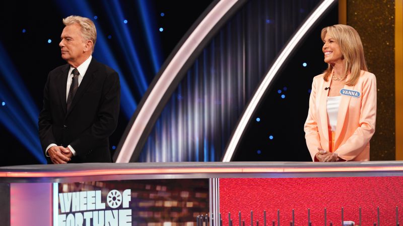 NextImg:Vanna White reacts to 'Wheel of Fortune' co-host Pat Sajak retirement news | CNN