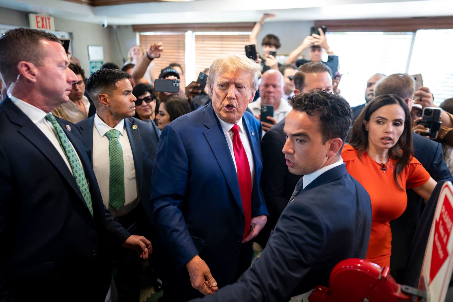 <a href="index.php?page=&url=https%3A%2F%2Fwww.cnn.com%2Fpolitics%2Flive-news%2Fdonald-trump-indictment-court-appearance-06-13-23%23cliuql9ss008w3b6dbs9m7d29" target="_blank">Trump visits the Cuban restaurant Versailles</a> after his court appearance in Miami on June 13. The former president shook hands and spoke to those gathered inside the restaurant. Dozens of supporters surrounded him and appeared to pray with him.