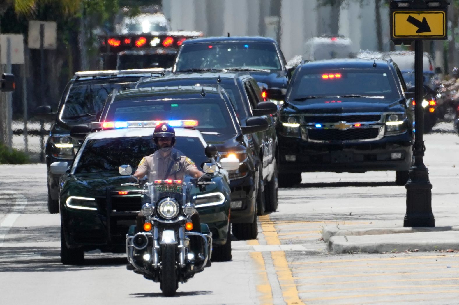 Trump's motorcade arrives at the courthouse in Miami.