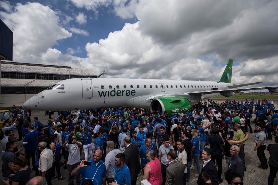 <strong>Widerøe</strong><strong>:</strong><strong> </strong>Norway-based Widerøe, the largest regional airline in Scandinavia, is on track to become one of the world's first fully emissions-free airlines. An all-electric aircraft-development partnership is set to replace the airline's entire domestic fleet by 2028.