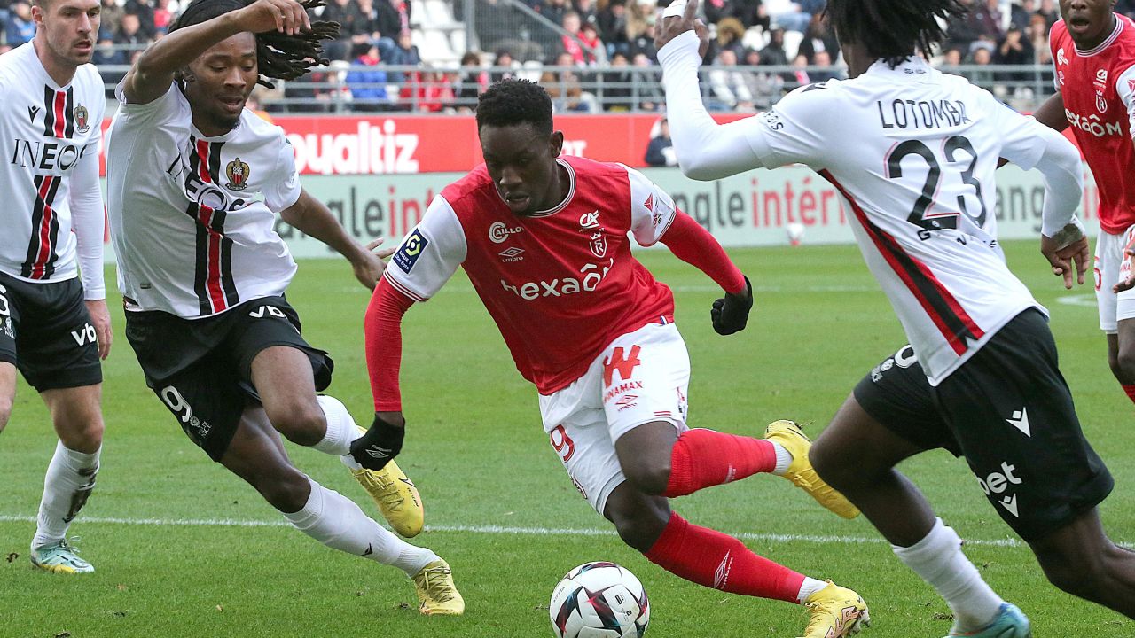 Nice's French midfielder Khephren Thuram (2nd L) battles for the ball with Reims' English forward Folarin Balogun next to Nice's Swiss defender Jordan Lotomba during the French L1 football match between Stade de Reims and OGC Nice at Stade Auguste-Delaune in Reims , northern France on January 15, 2023. (Photo by FRANCOIS NASCIMBENI / AFP) (Photo by FRANCOIS NASCIMBENI / AFP via Getty Images)