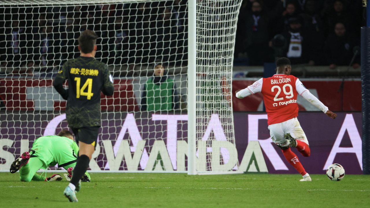 PARIS, FRANCE - JANUARY 29: Folarin Balogun #29 of Reims celebrates scoring a goal in stoppage time during the Ligue 1 match between Paris Saint-Germain and Stade Reims at Parc des Princes on January 29, 2023 in Paris, France. (Photo by Xavier Laine/Getty Images)