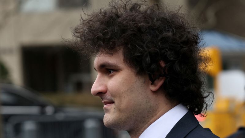 NextImg:Prosecutors offer to drop 5 charges against Sam Bankman-Fried if judge sets second trial | CNN Business