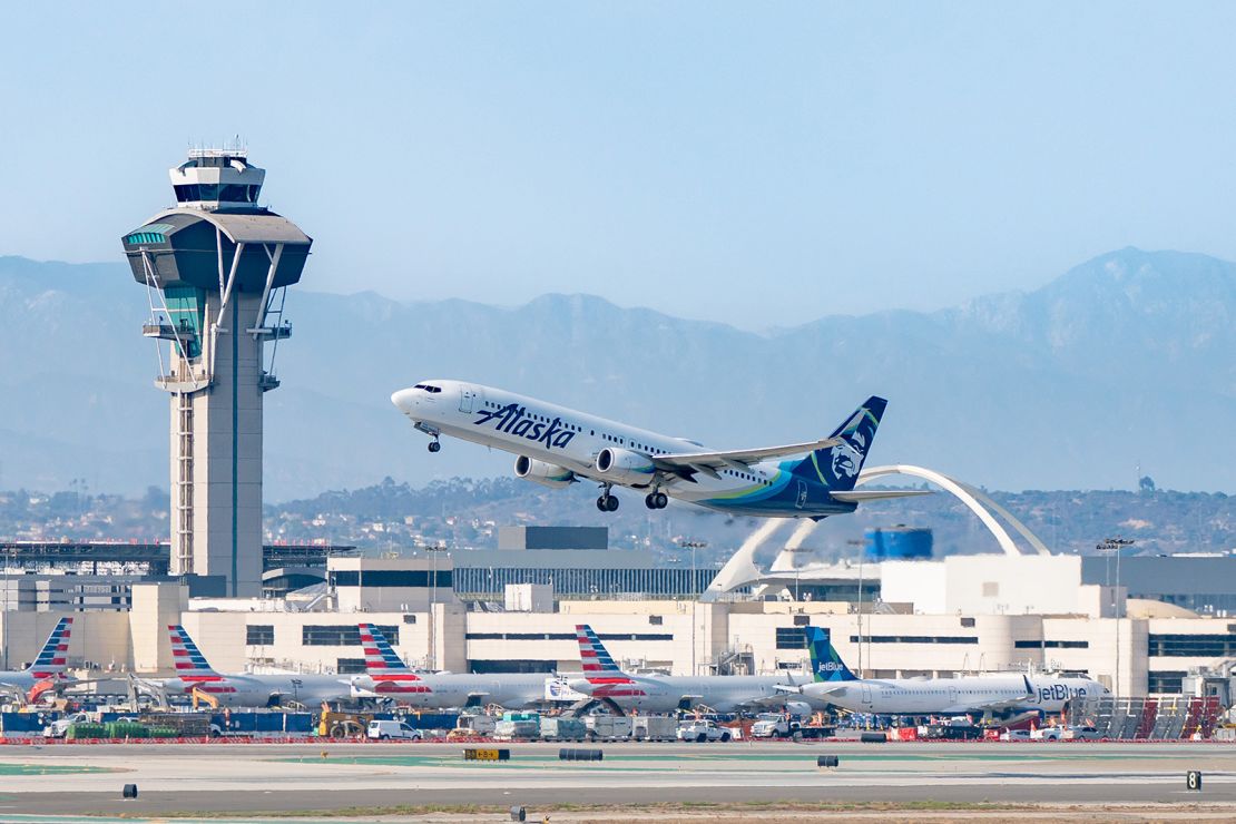 LOS ANGELES, CA - JULY 30: Alaska Airlines Boeing 737-990ER takes off from Los Angeles international Airport on July 30, 2022 in Los Angeles, California. (Photo by AaronP/Bauer-Griffin/GC Images)