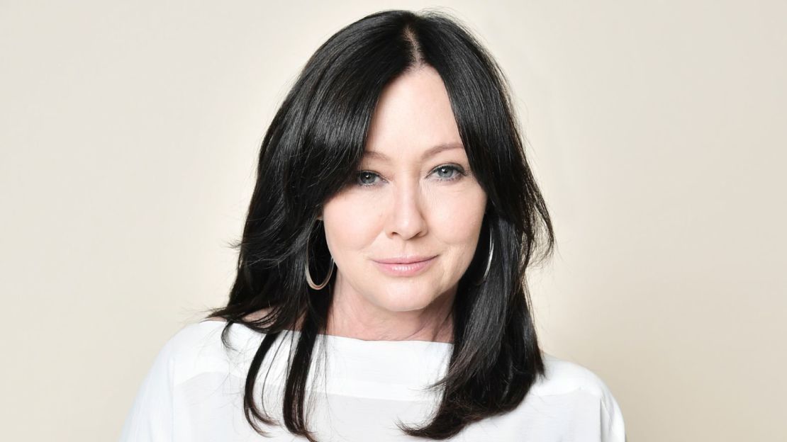 Shannen Doherty, actriz que protagonizó las populares series "Beverly Hills, 90210" y "Charmed" y que documentó su batalla de nueve años contra el cáncer de mama, murió el 13 de julio, según informó su publicista de toda la vida. Tenía 53 años.
