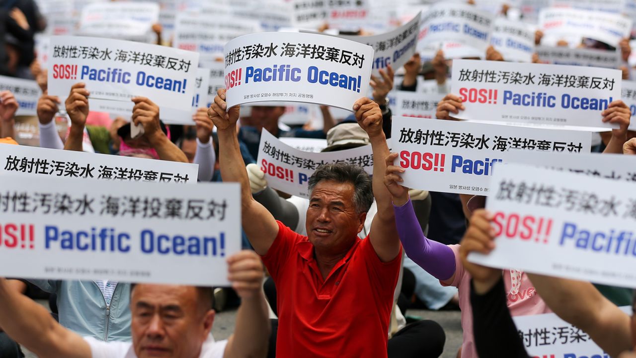 Una manifestación en Seúl, Corea del Sur, en oposición al plan de Japón de liberar aguas residuales el 12 de junio de 2023. 