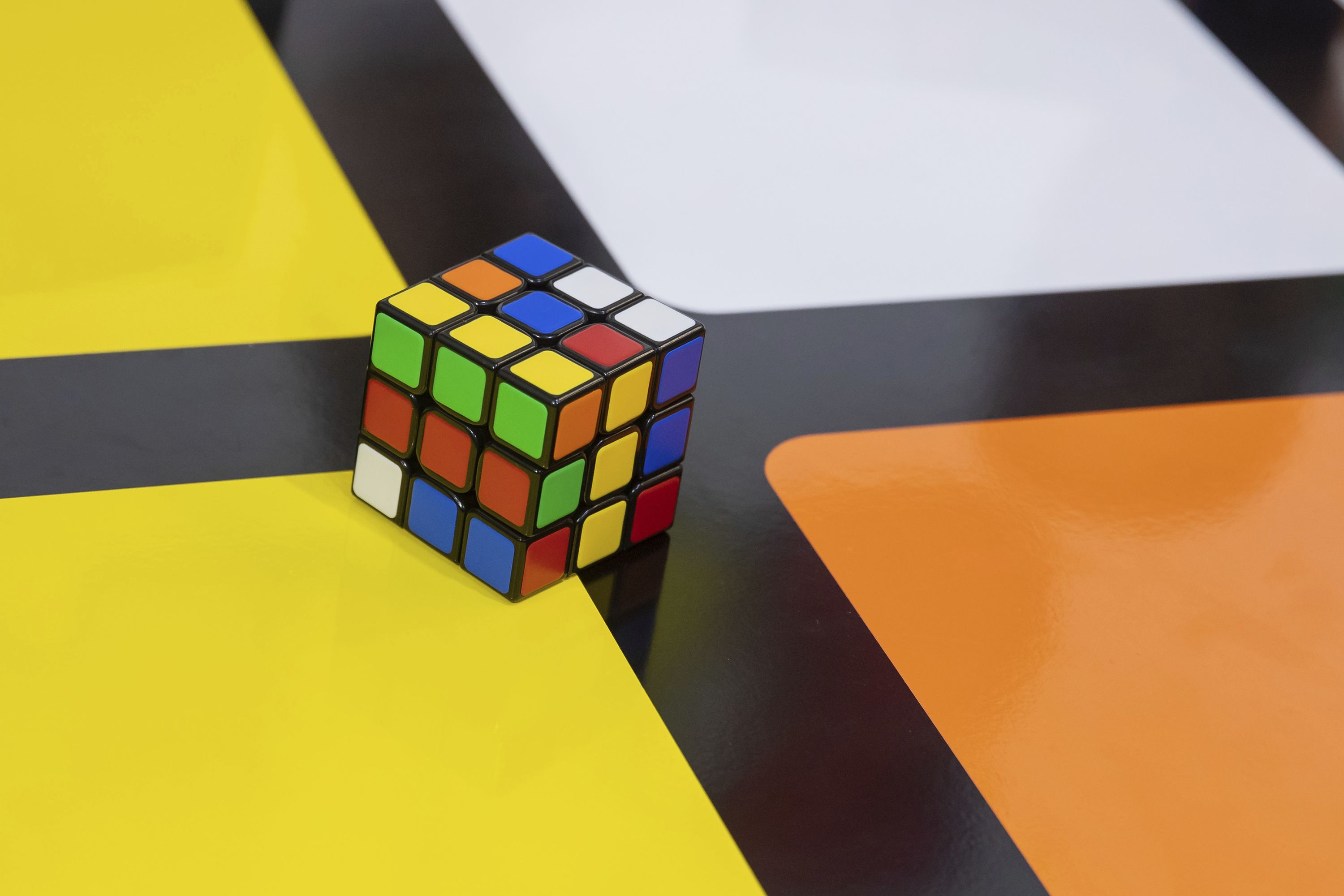 Watch a Rubik's Cube Solve Itself