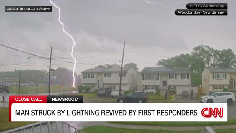 New Jersey police officer performs life-saving CPR on a man struck by lightning  | CNN