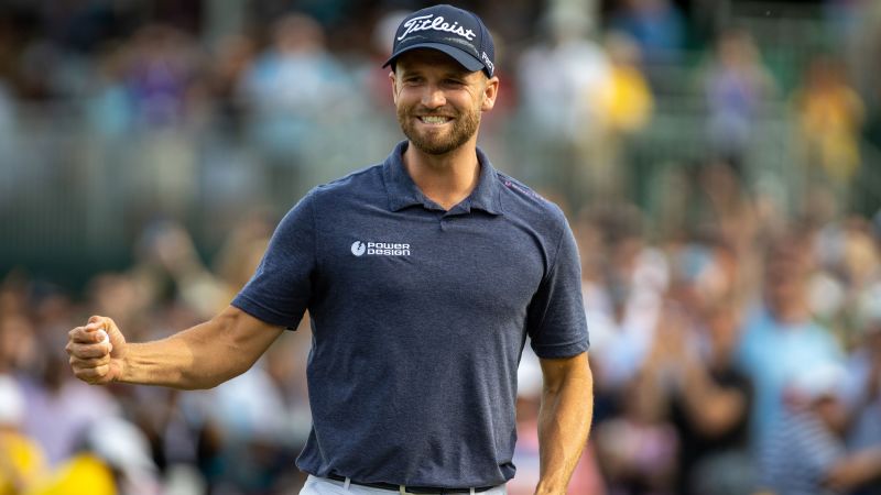 NextImg:'I wish you could be here, Mom': Wyndham Clark channels late mother's instruction as he surges into US Open contention | CNN