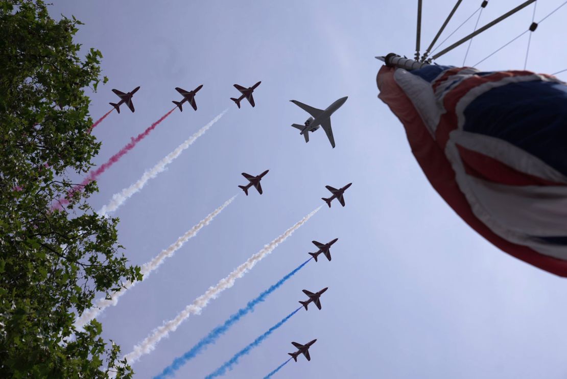 The Red Arrows fly in formation over Buckingham Palace.