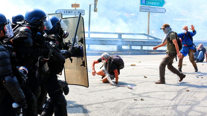 NextImg:Police and protesters injured in clashes at French-Italian tunnel site | CNN