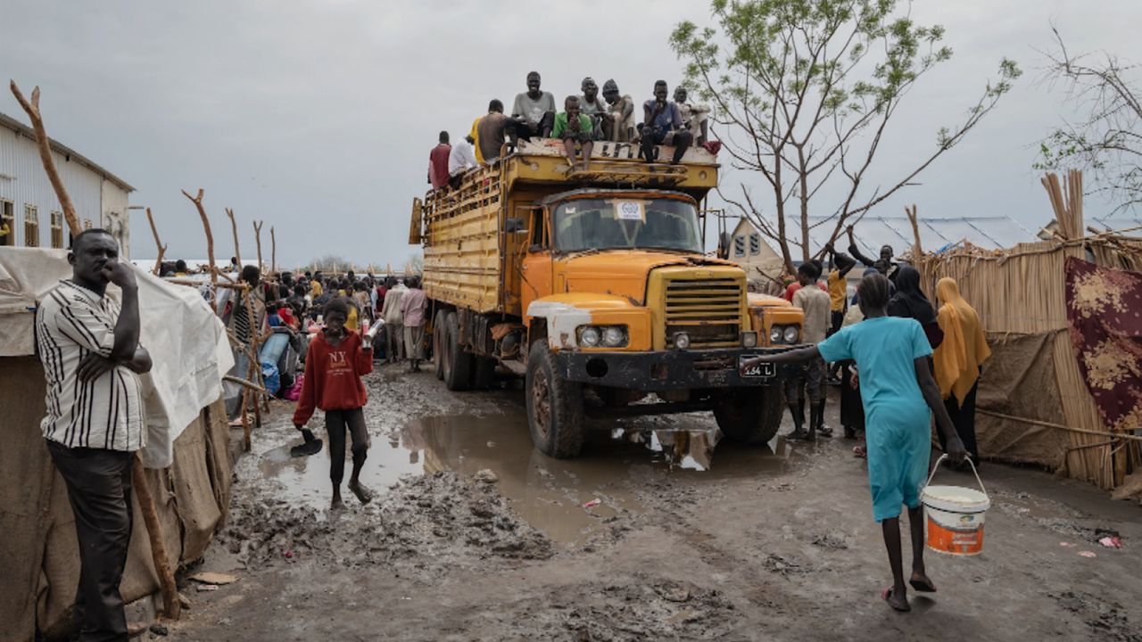 At least 800,000 South Sudanese have returned home to escape fighting in Sudan.