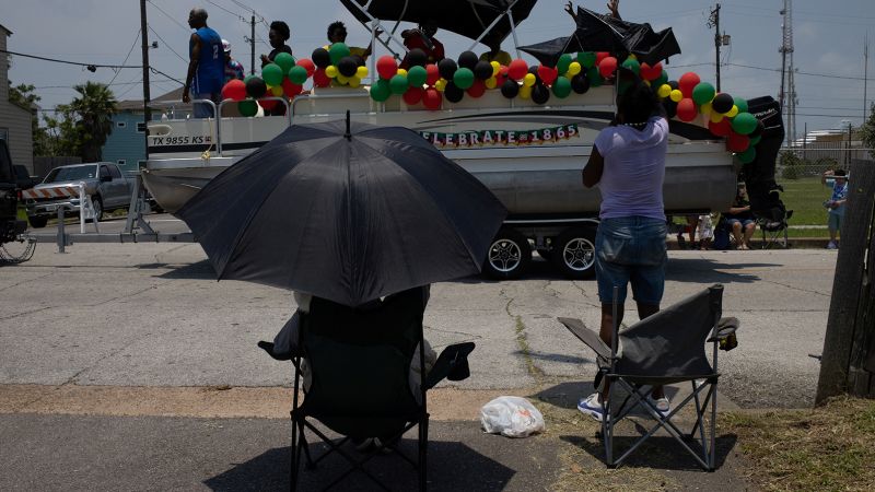 NextImg:Hundreds of thousands are without power as the South swelters under record-breaking temperatures and severe storms | CNN
