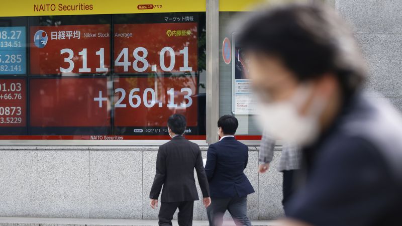 Read more about the article Warren Buffett pours more money into Japan’s stock market – CNN