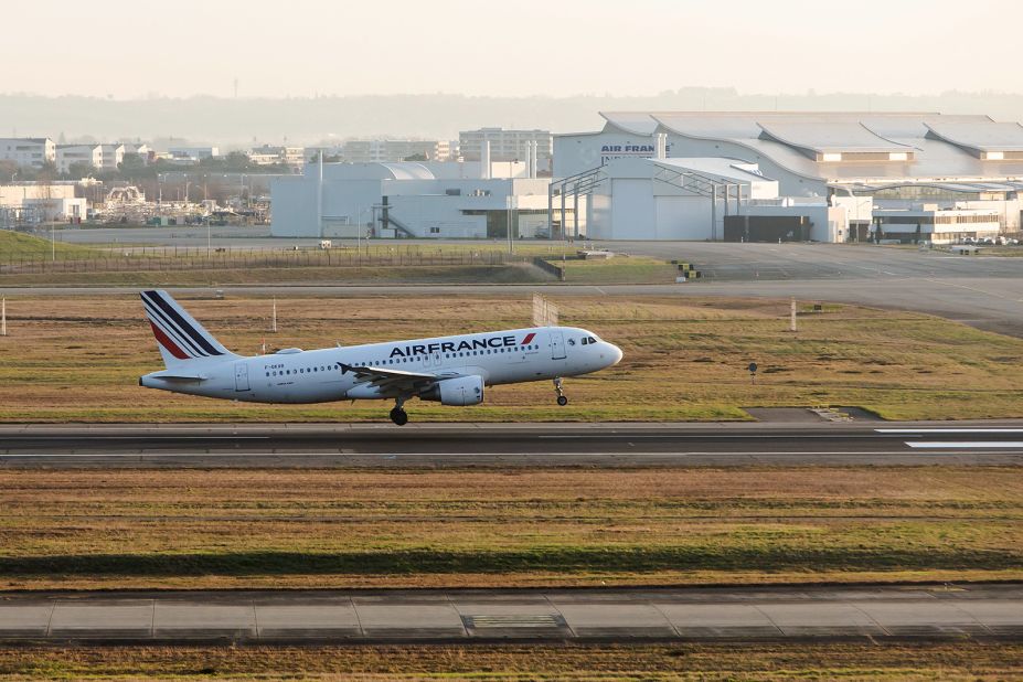 <strong>7. Air France: </strong>Air France won Best First Class Airline Lounge, Best First Class Lounge Dining, Best First Class Catering and Best Airline in Western Europe.
