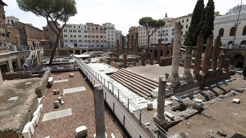 Площадът, където е убит Юлий Цезар, е отворен за обществеността в Рим