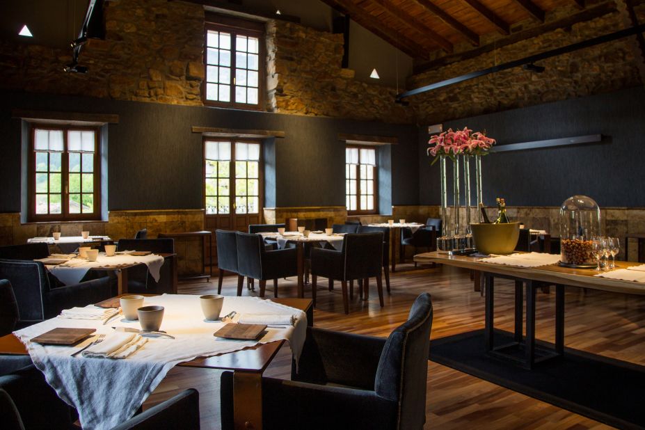 <strong>4. Asador Etxebarri (Atxondo, Spain):</strong> Located in Spain's Basque region, this inviting, rustic restaurant in a mountainous destination features flame-grilled meats and seafood.