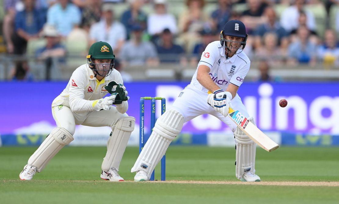 BIRMINGHAM, ENGLAND - JUNE 19: England batsman Joe Root reverse ramps a ball for 6 runs watched by Australia wicketkeeper Alex Carey during day four of the  LV= Insurance Ashes 1st Test Match between England and Australia at Edgbaston on June 19, 2023 in Birmingham, England. (Photo by Stu Forster/Getty Images)