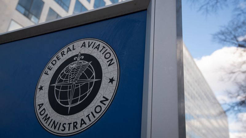 NextImg:FAA launches new training for air traffic controllers to reduce 'close calls' | CNN