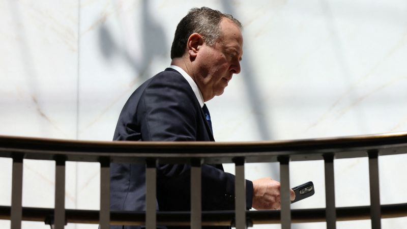 Конгресменът Адам Шиф в сряда стана най известният избран демократ който