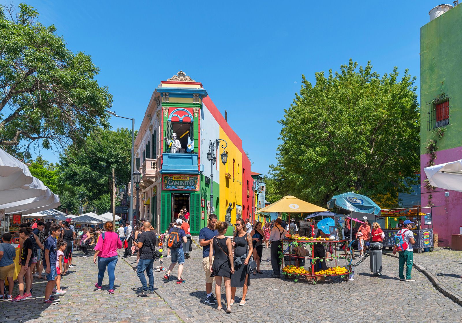 T85CBM El Caminito, a colourful street in La Boca district of Buenos Aires, Argentina
