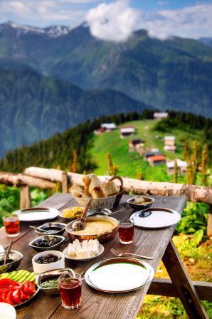 <strong>Food with a view: </strong>Çamlıhemşin guesthouses are known for their breakfasts, including local dish <em>mıhlama</em>, a mixture of melted cheese and cornmeal.