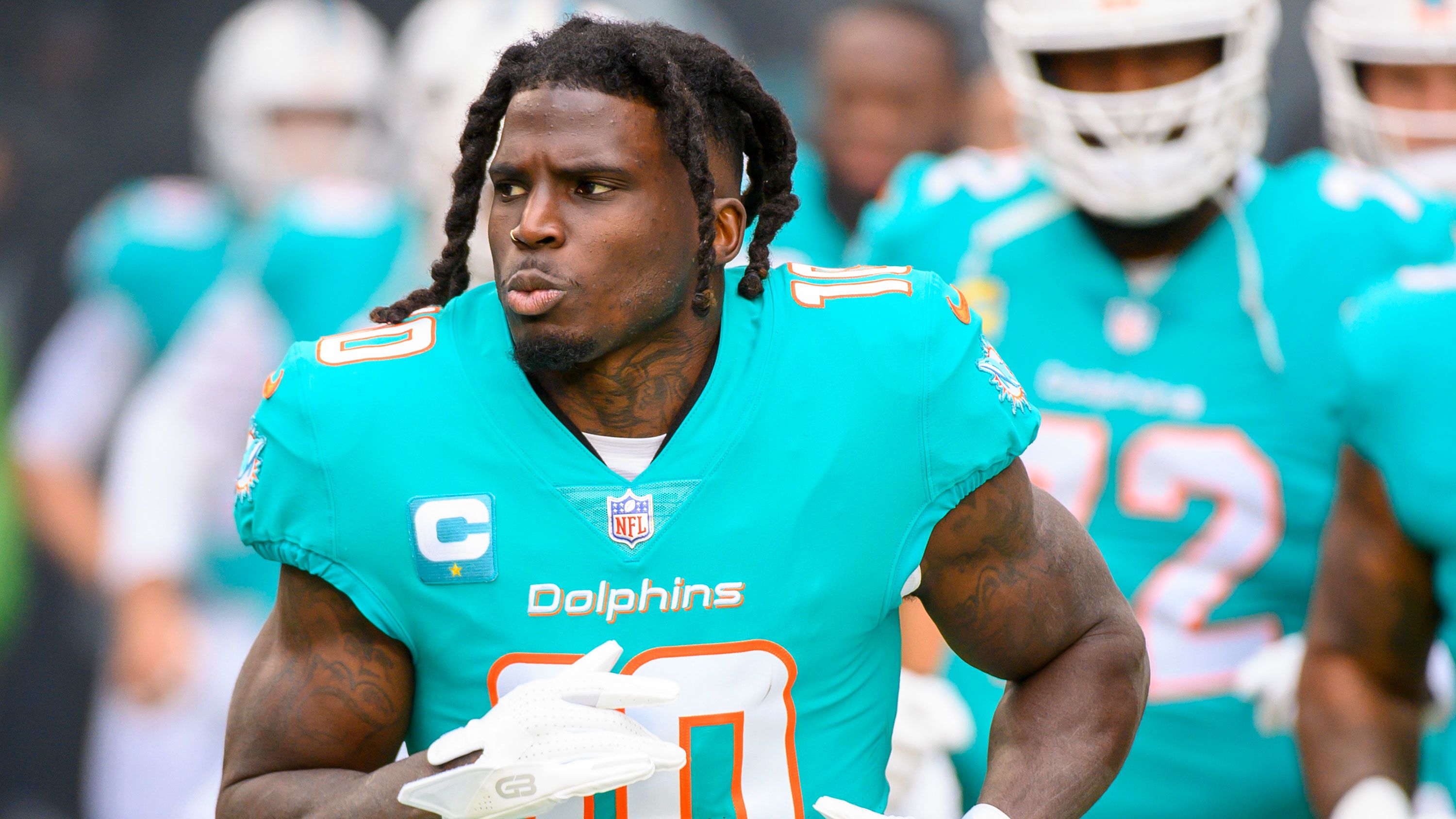 Miami Dolphins' Tyreek Hill accused of slapping employee in boat