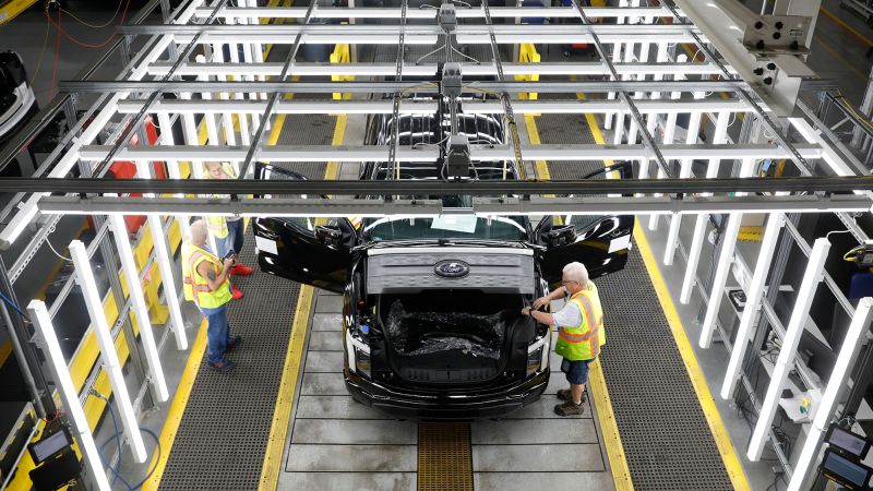 NextImg:Ford agrees to $9.2 billion US government loan | CNN Business