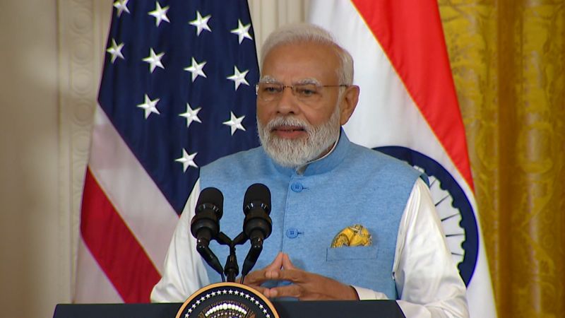 Video: Reporter asks Indian PM Narendra Modi about religious discrimination | CNN