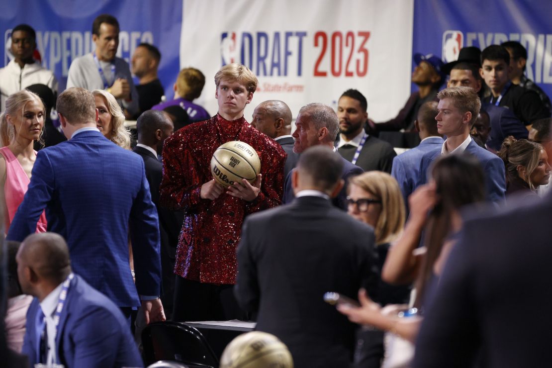 Gradey Dick dons Wizard of Oz-inspired suit, as Victor Wembanyama keeps it  classy at the NBA Draft