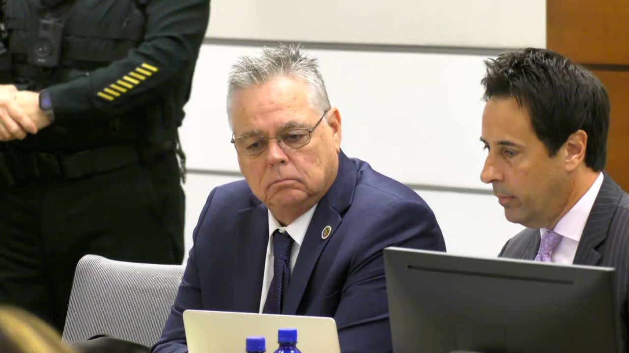 Former Marjory Stoneman Douglas High School School Resource Officer Scot Peterson, left, sits with his defense attorney, Mark Eiglarsh, on June 23, 2023.