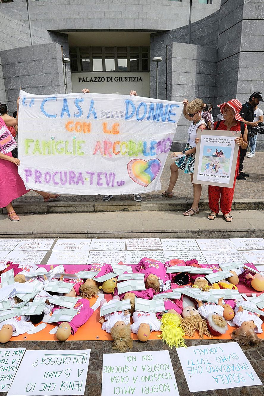 888px x 1333px - Italian women protest prosecutor's call to erase lesbian mother's name from  birth certificate | CNN