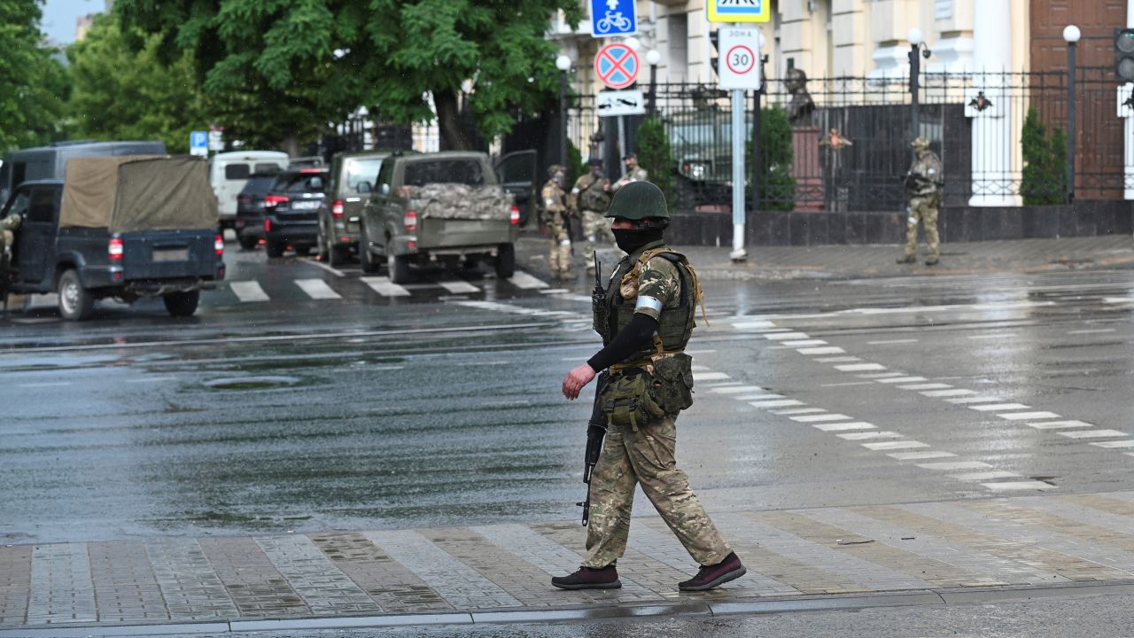Fighters of Wagner private mercenary group stand guard in a street near the headquarters of the Southern Military District in the city of Rostov-on-Don, Russia, June 24, 2023. REUTERS/Stringer