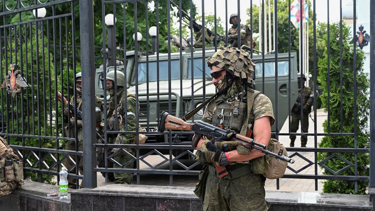 Fighters of Wagner private mercenary group stand guard outside the headquarters of the Southern Military District in the Russian city of Rostov-on-Don on June 24, 2023.