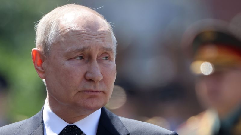 NextImg:Bizarre and chaotic 36 hours in Russia feels like the beginning of the end for Putin | CNN