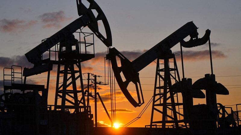 NextImg:Why chaos in Russia could spell trouble for the global economy | CNN Business