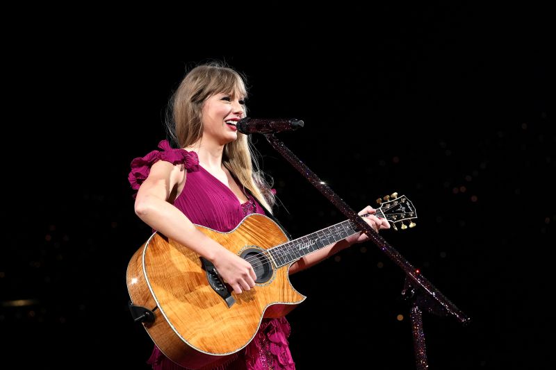 Taylor Swift Performs 'Dear John' And Asks For Kindness Ahead Of 'Speak ...