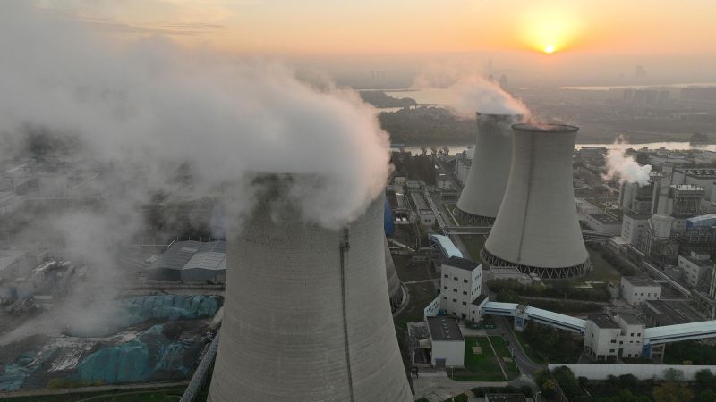 NextImg:Planet-heating pollution from global energy sector continues to rise as fossil fuels dominate, report finds | CNN