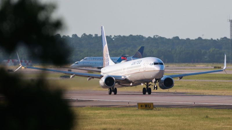 NextImg:More than 1,600 US flights delayed or canceled due to severe storms | CNN Business