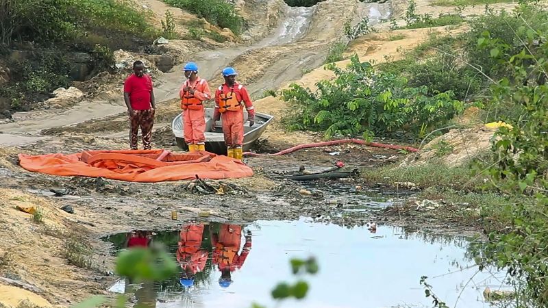 NextImg:Nigeria investigates a dayslong oil spill from a Shell pipeline in a region already blighted by pollution | CNN
