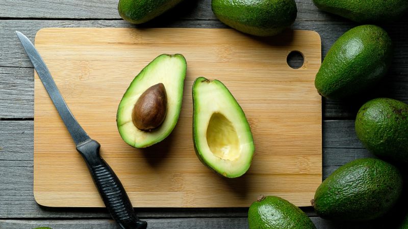 Hacks: How to easily cut an avocado into slices | CNN