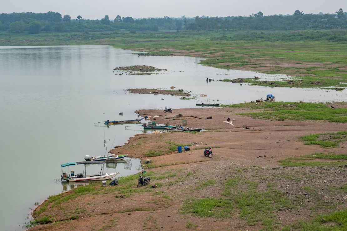 People fish along exposed banks, due to low water levels on Tri An Lake in Vinh Cuu, Dong Nai Province, Vietnam, on Tuesday, May. 30, 2023. Major hydropower reservoirs in Vietnam are facing severe water shortages for the rest of the dry season due to El Niño, heat waves and drought, state utility Vietnam Electricity Group said. 